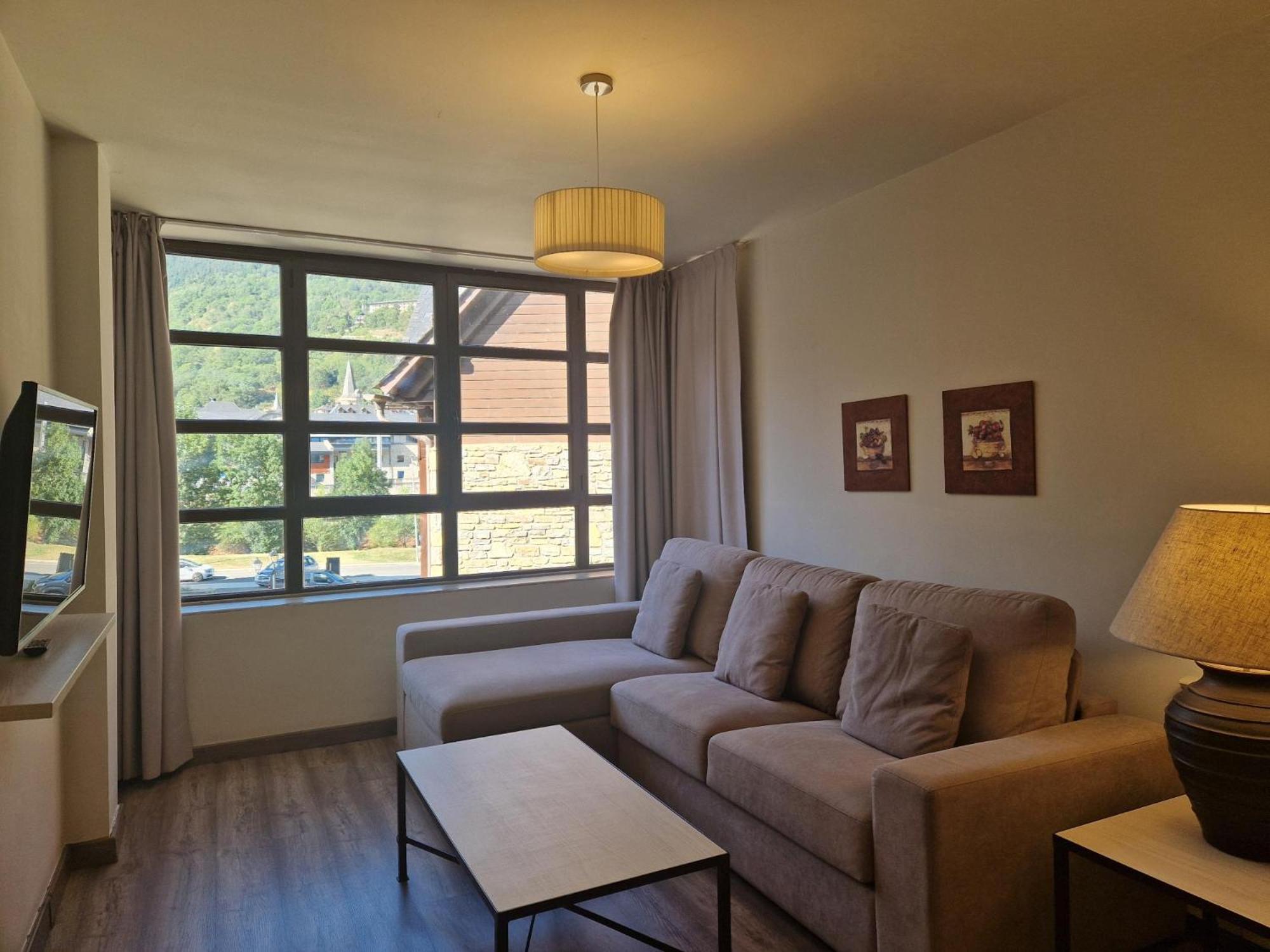 Eth Palai Aparthotel Веля Екстериор снимка